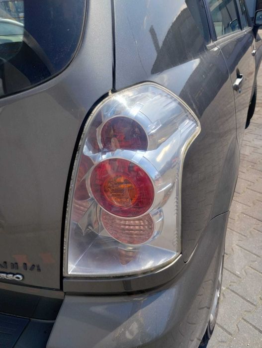lampa tył tylna prawa Toyota Corolla Verso II 01-04r., części
