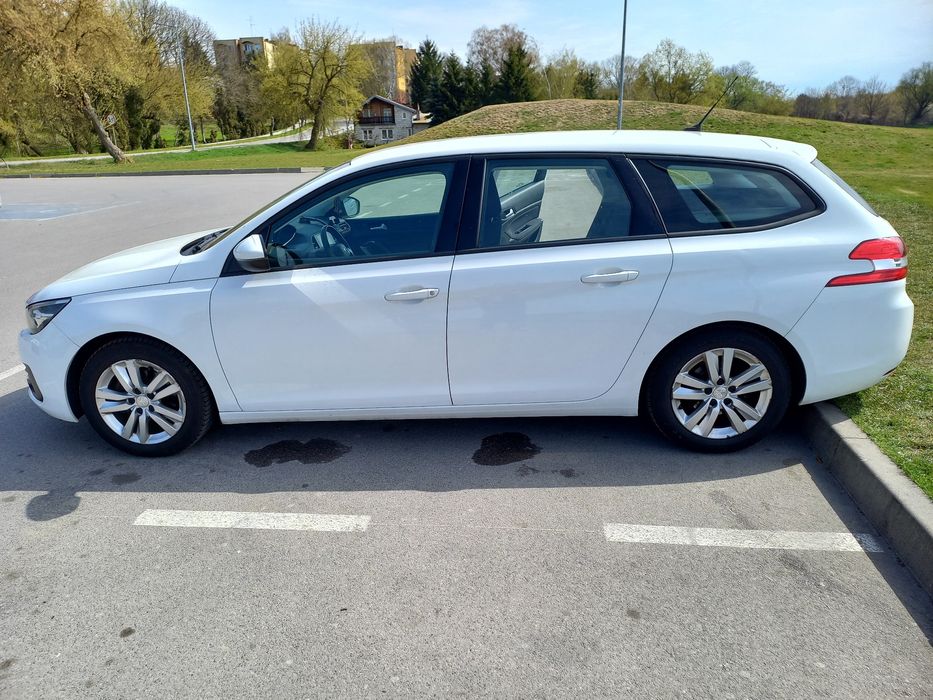 Sprzedam Peugeota 308 1.2 benzyna 2017r.kombi