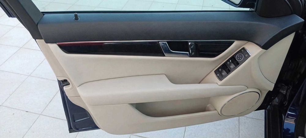 MERCEDES C220 CDI 170CV — 2009 — 295.000 KM foto 4