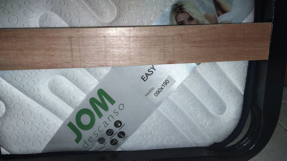 Cama individual + colchão e estrado