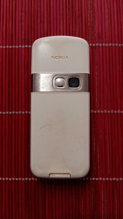 Telemóveis Alcatel e Nokia