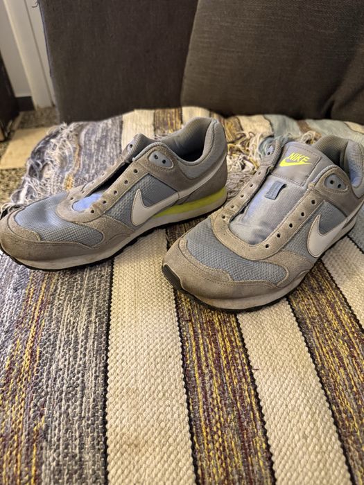 Nike azul e bege