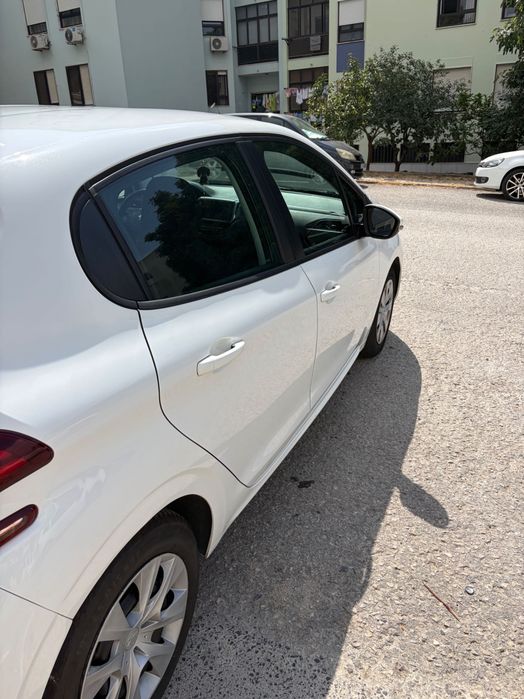Peugeot 208 — fotografia 9