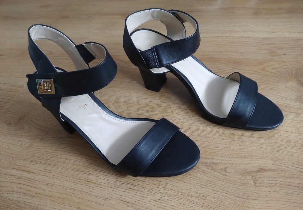 Sandałki na obcasie CCC 37