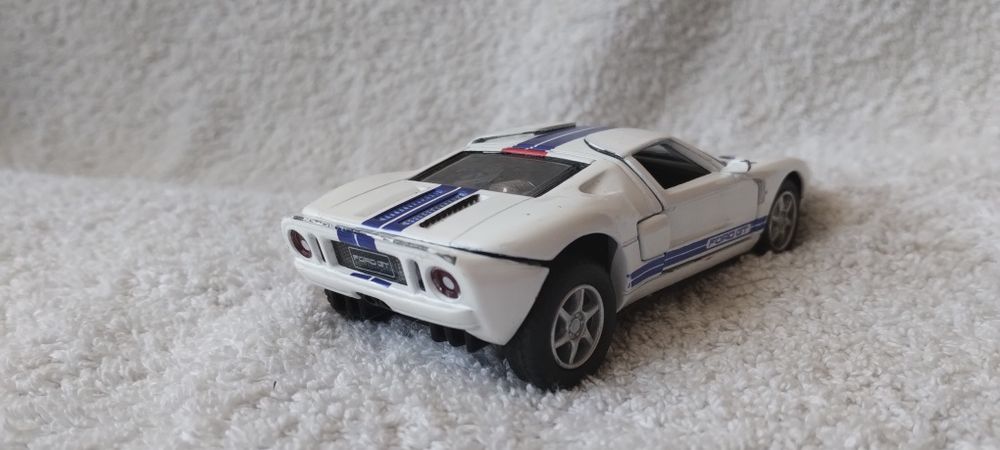Kinsfunn Ford GT 2006 w skali 1/36