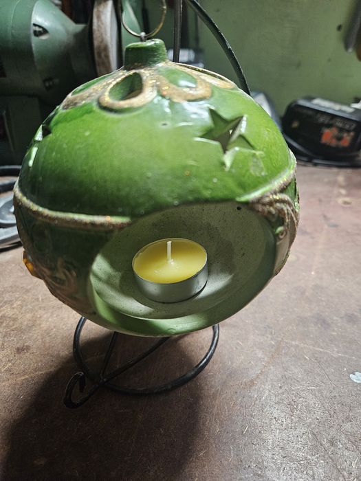Świecznik w kształcie bombki