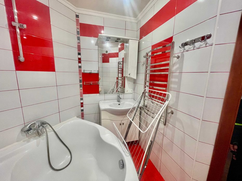 Центр міста! Сучасна 3-х кімн.-студіо. Автономне опалення!