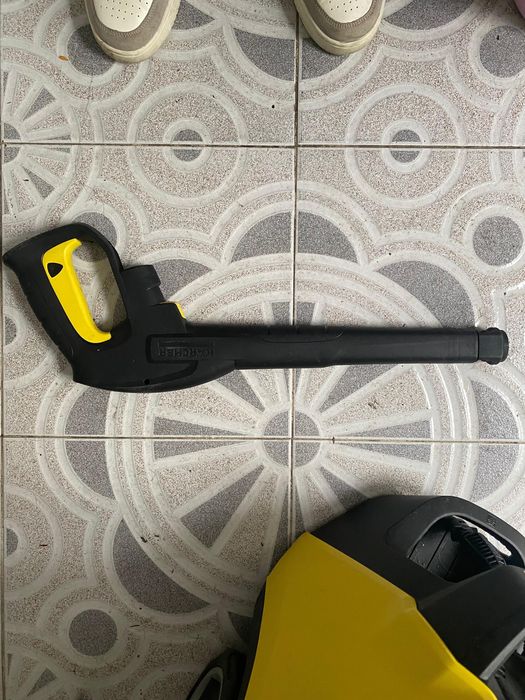 Máquina de alta pressão Karcher K7 Premium (com acessórios)