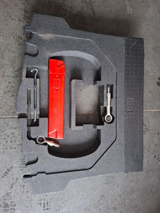 Wkład styropian wkrętki 2x trójkąt komplet Mazda 3 2014 rok