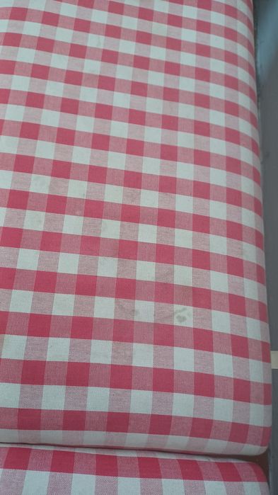 2 bancos xadrez vermelho e branco para restaurar