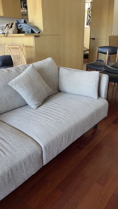 Sofa AREA com 4 anos