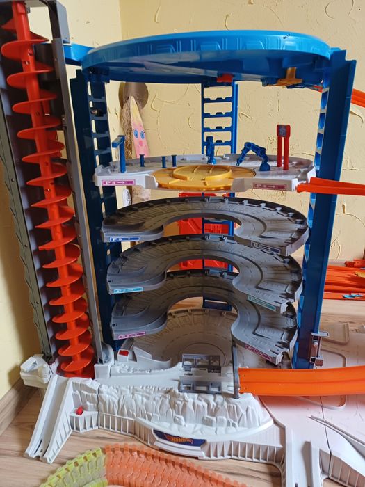 Hot wheels Super Ultimate parking