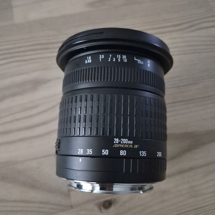 Sigma 28-200mm f/3.5-5.6 Hyperzoom Macro Aspherical IF ( Canon)