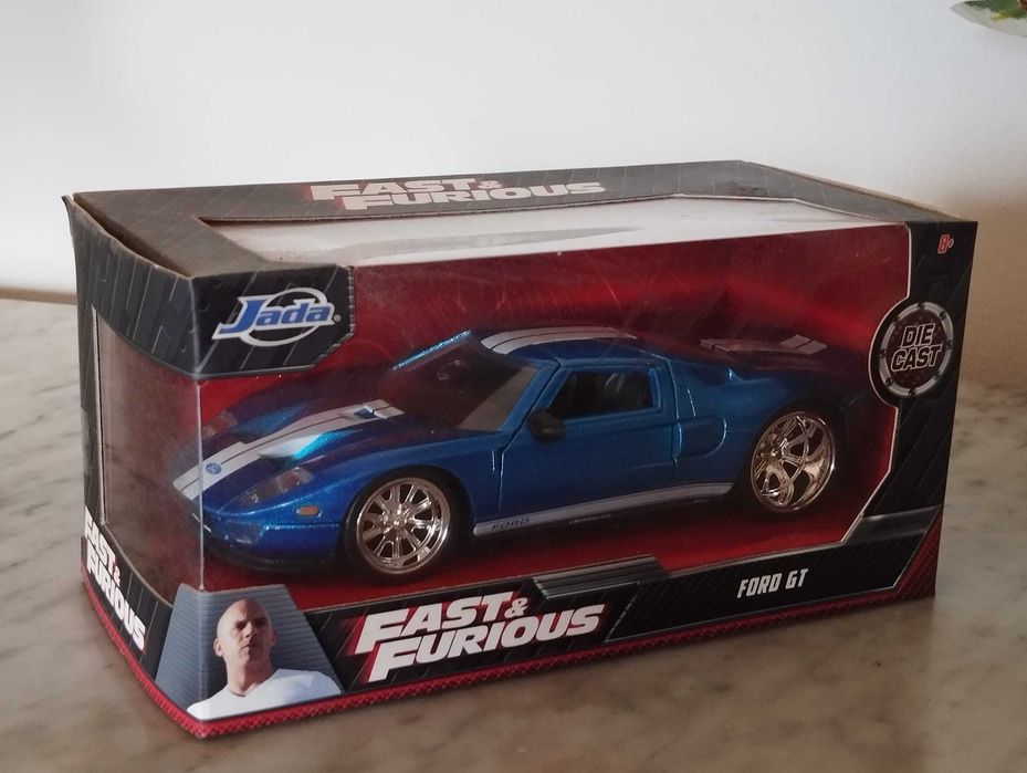 Carros Fast and Furious 1/32 na caixa