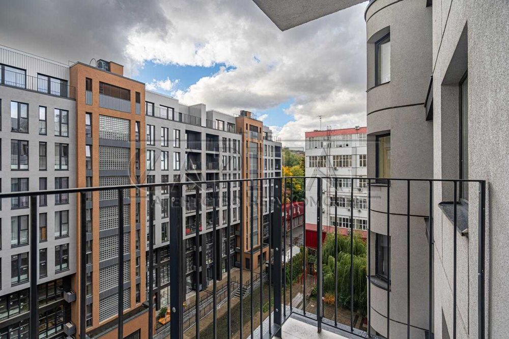 Перша здача! Чотирикімнатна на Подолі Закритий ЖК 044 Кирилівська 37