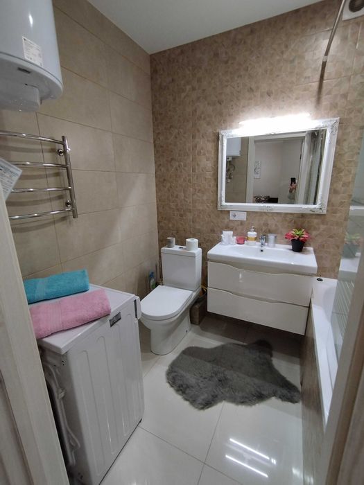 Бровары, посуточно, двухкомн, Лесной квартал, центр, новый дом, 5 мест