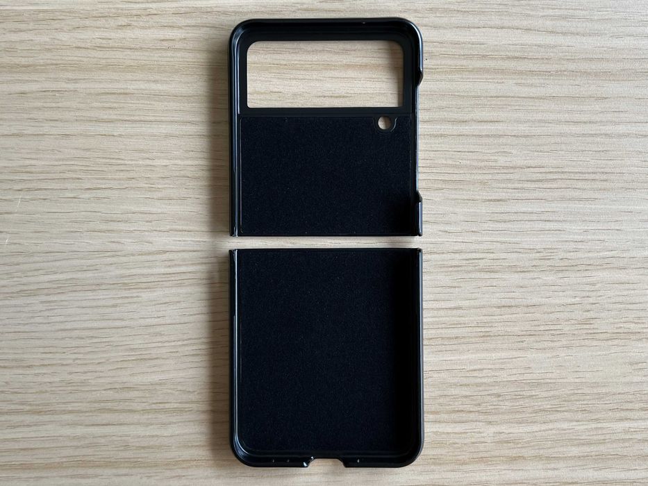 Samsung Galaxy Flip 4 чохол чорний Carbon розкладний матовий пластик