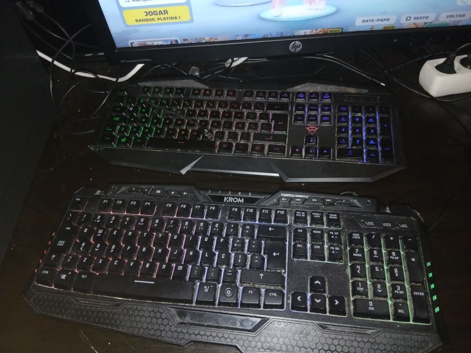 Setup Gamer Completo – PC Desktop + Teclados + Mouse + Monitor –