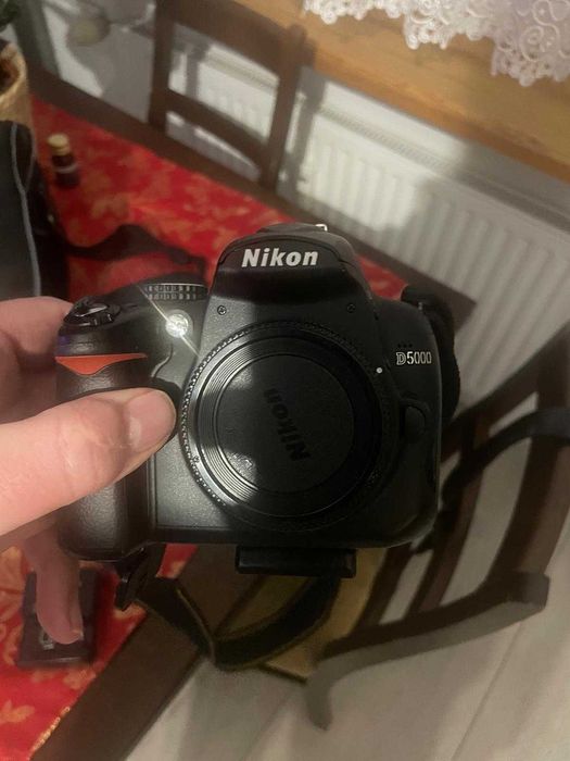 Nikon D5000 plus dodatkowy obiektyw