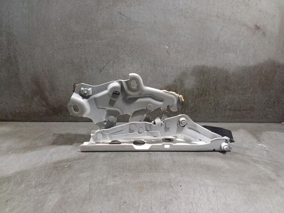dobradiça direita do capô audi A6 berlina 4A2