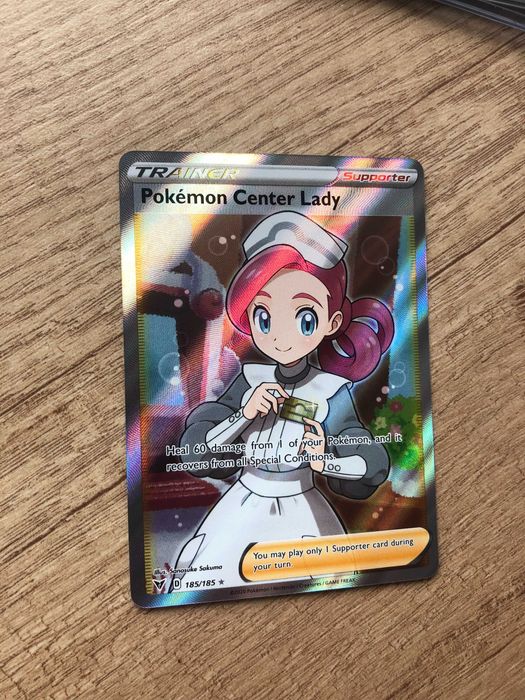 Karta pokemon Pokemon Center Lady 185/185 Vivid Voltage 2 Zalasewo