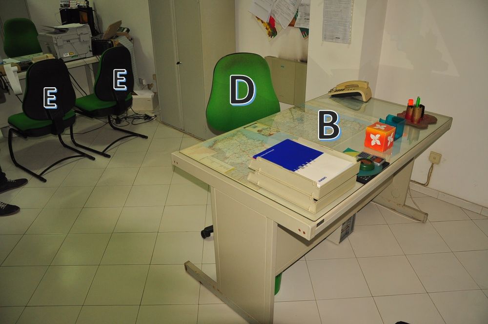 Secretárias e cadeiras escritório