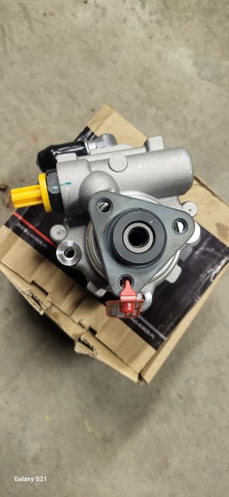 Насос гідро підсилювача Ауді