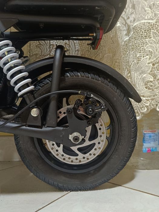 EvoBike Zen U12 MAX, електросамокат з характером байка!