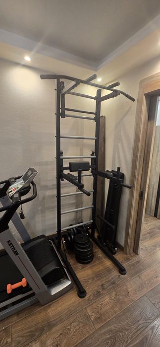 Беговая дорожка Kettler, турник, брусья, лавка, шведская стенка.