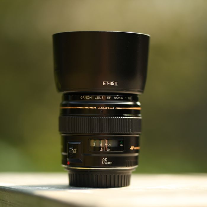 Портретний об'єктив Canon EF 85mm f/1.8 USM + бленда