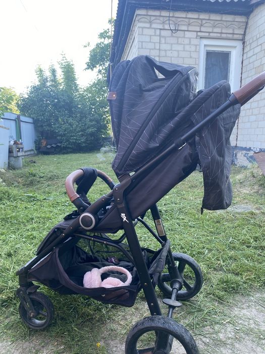Продам дитячу каляску стан 8/10