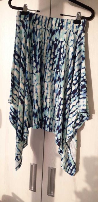 Спідниця з анімалістичним принтом в синьо-голубих тонах (клинцями)