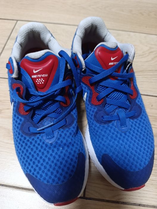 Продам кросівки nike renew