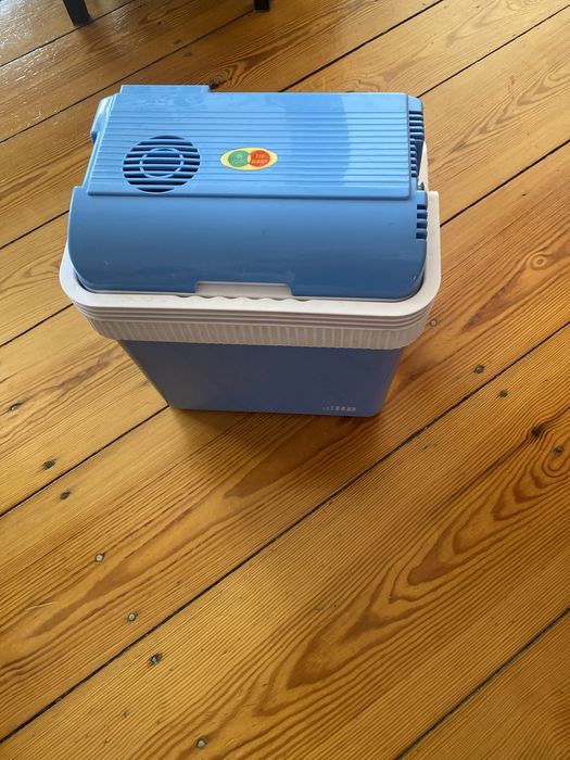 Lodówka samochodowa turystyczna na 12v/230v