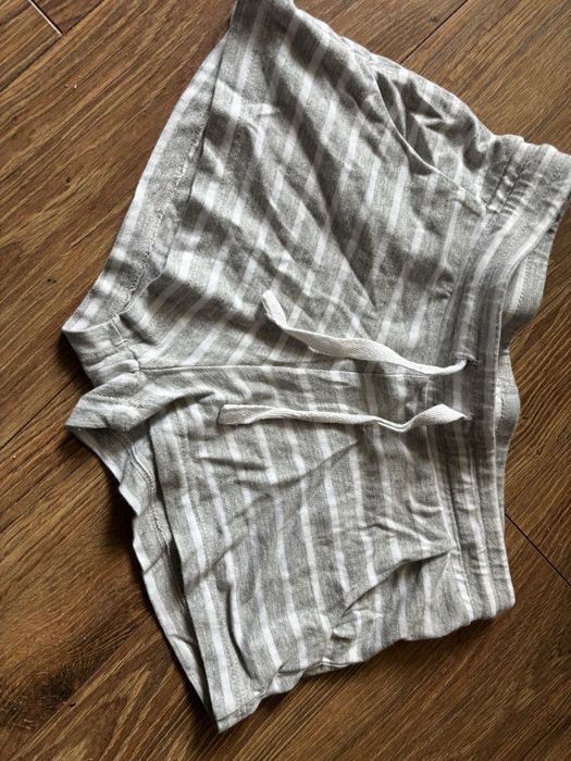 Krótkie spodenki rozm. 140 H&M