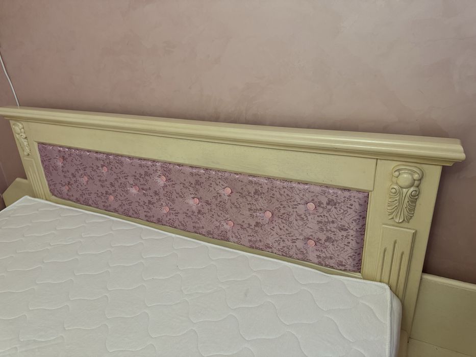 Продам ліжко з матрасом з натурального дерева. Ясень. Ручна робота.