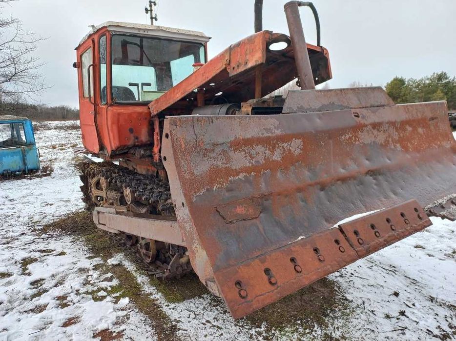 Бульдозер ДТ 75 на ходу з документами