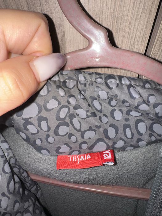 Kispo menina cinzento