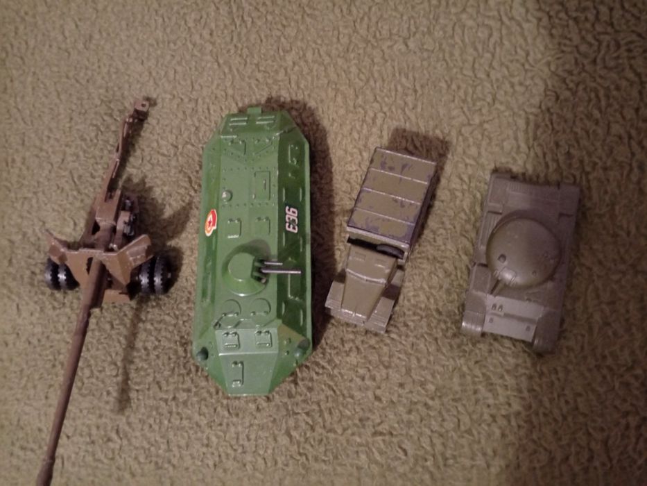 Старі машинки 1:43