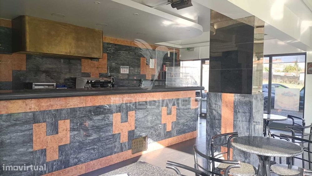 Cafeteria para arrendamento em S. Romão do Coronado