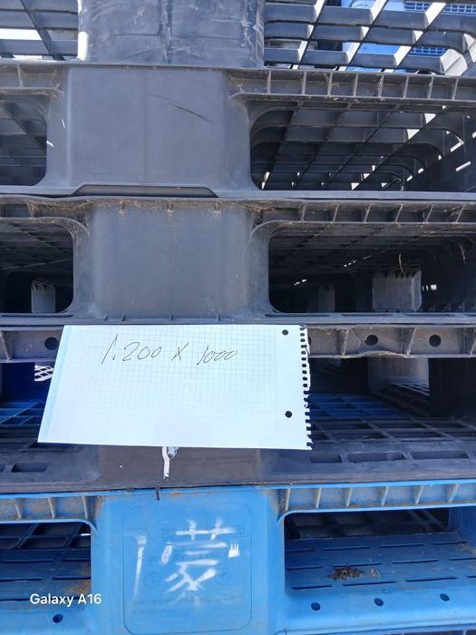 Lote de paletes de plastico