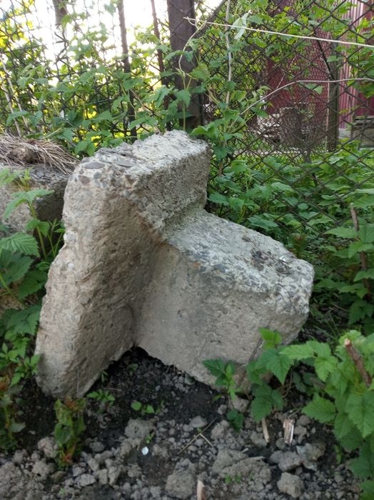 Бетонні тумби  ( опора під деякі постройки)