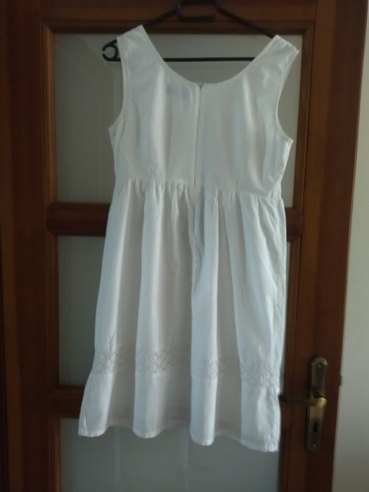 Biała sukienka z koronką