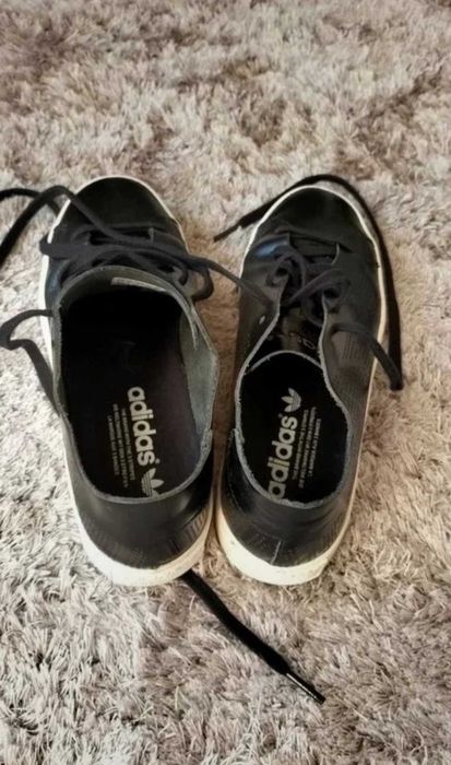 Sapatilhas adidas em pele tam 36,5