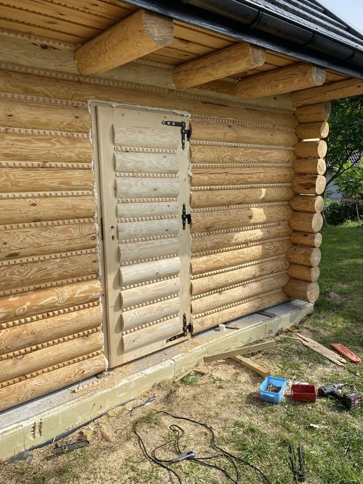 Sprzedam drzwi drewniane zewnętrzne do domu sauny
