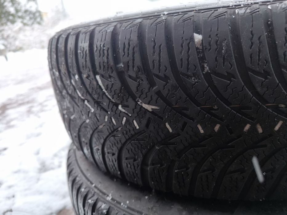 Opony zimowe 215/60R16