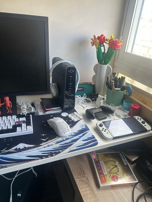 Secretária Thales branca e carvalho