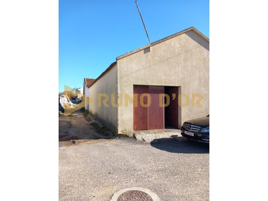 Armazém com WC e Excelente Localização _ Cabanas de Chão