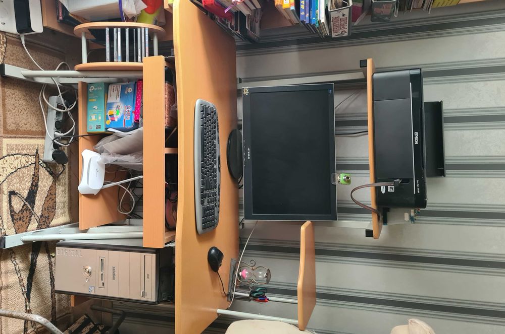 Стіл компютерний б/в.