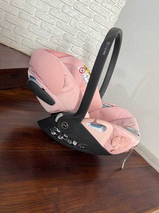 Продам автокресло cybex розовое